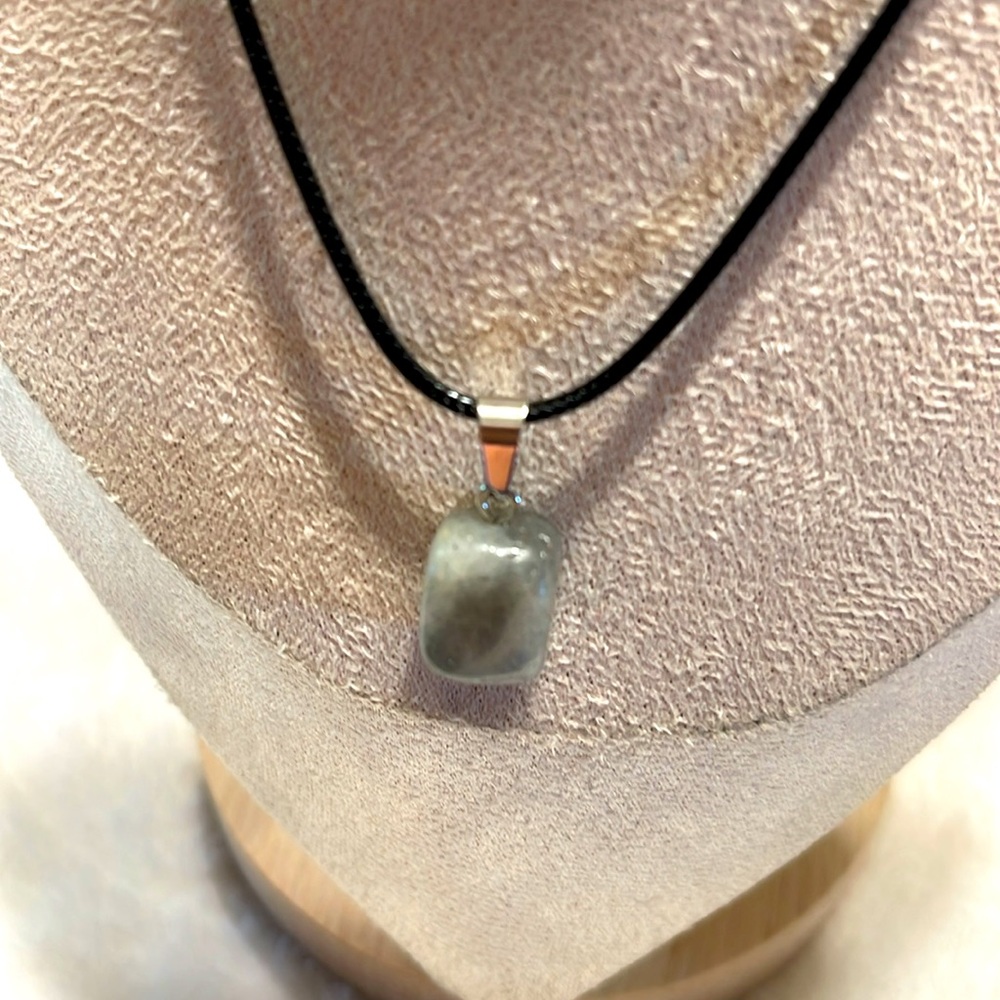 Elegant Black and Silver  labradorite stone Pendant Necklace - Picture 2 of 5